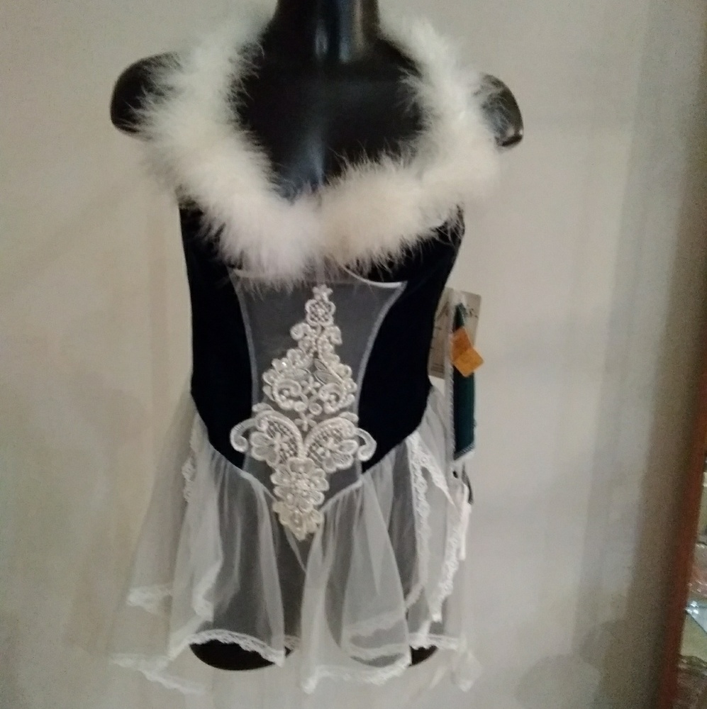 ONLY ONE!  Faris holiday chemise